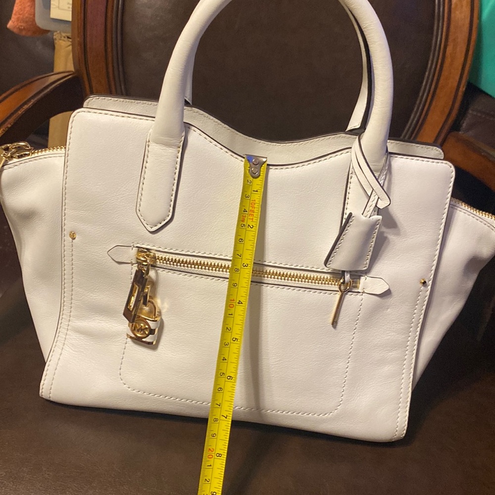 MICHAEL MICHAEL KORS WHITE LEATHER LOCK 🔐 DETAILS BAG - Picture 3 of 16